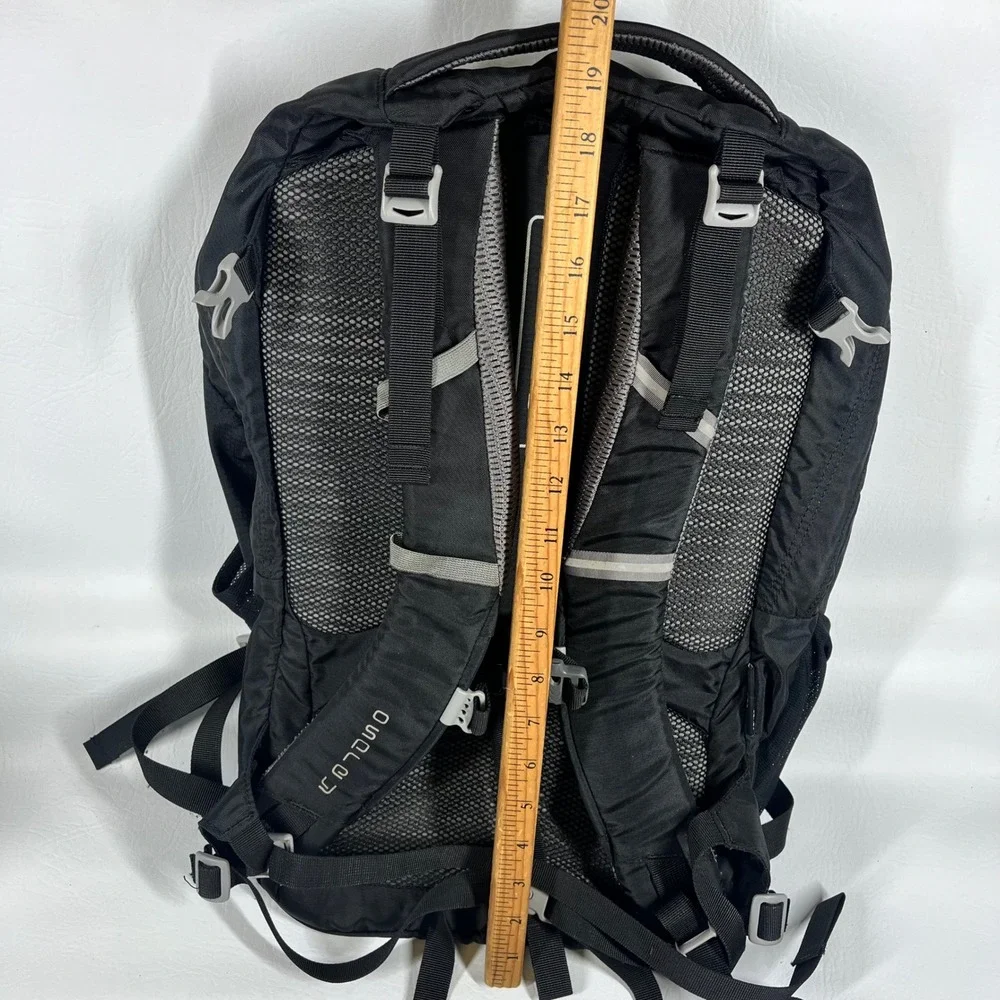 Osprey Quasar 30L Backpack Black 24/Seven Series Daypack Laptop Sleeve Bungee